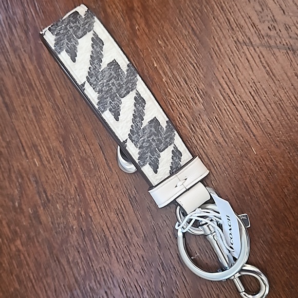 COACH KEYRING - Picture 6 of 12